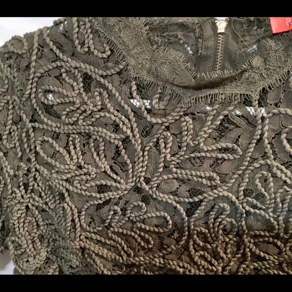 NWOT BANJUL Olive Green Short Sleeve Zip Up Back Crop Top